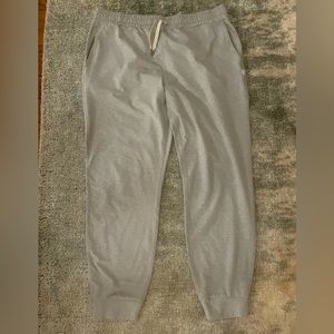 Vuori Women’s Performance Jogger - Size L - Pale Grey Heather